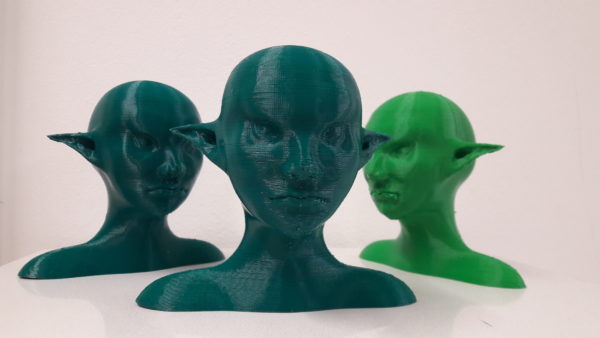 Cindys selbstgestaltete Alienköpfe: Modelliert mit Sculptris, 3D-gedruckt mit dem Bildungsdrucker.
